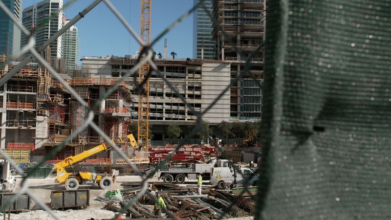 Le plan de déportation de Trump secoue la construction aux États-Unis Le plan de déportation de Trump secoue la construction aux États-Unis video poster