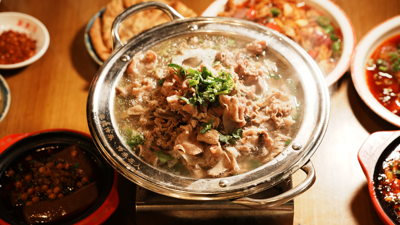 Goûtez la Chaleur : L'emblématique Bœuf Qiaojiao de Leshan