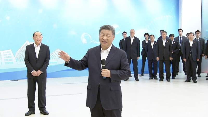 Le président Xi explore l'innovation à l'université de Macao video poster