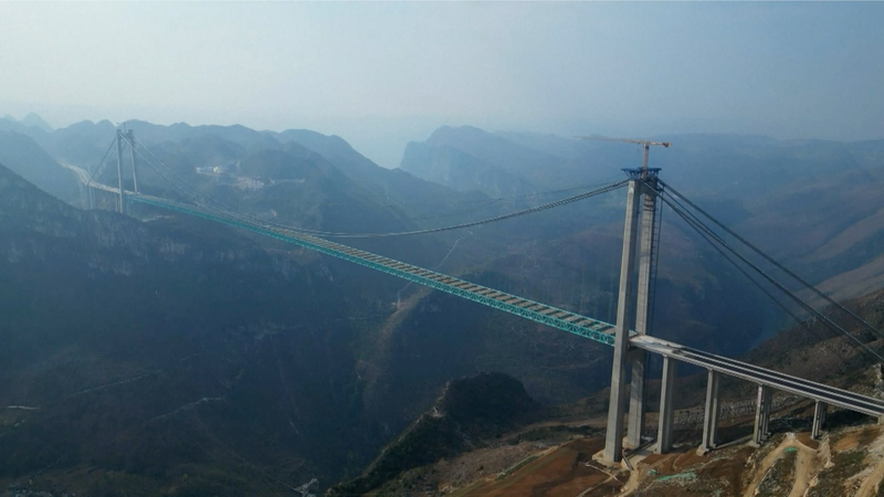 Le pont du Grand Canyon de Huajiang achevé : Merveille suspendue la plus haute du monde Le pont du Grand Canyon de Huajiang achevé : Merveille suspendue la plus haute du monde video poster