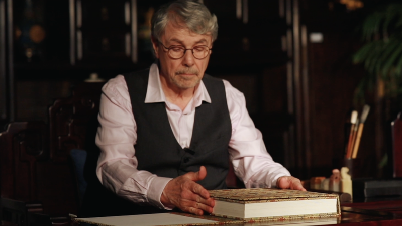 Fusion artistique Est-Ouest : Le Prof. Powers applaudit un chef-d'œuvre à l'encre video poster