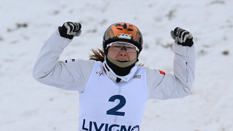 Les skieurs du continent chinois décrochent des médailles lors de la compétition de freestyle à Livigno Les skieurs du continent chinois décrochent des médailles lors de la compétition de freestyle à Livigno