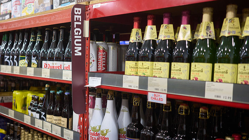 L'Europe lutte contre les tarifs américains de 200% sur le vin avec une forte riposte