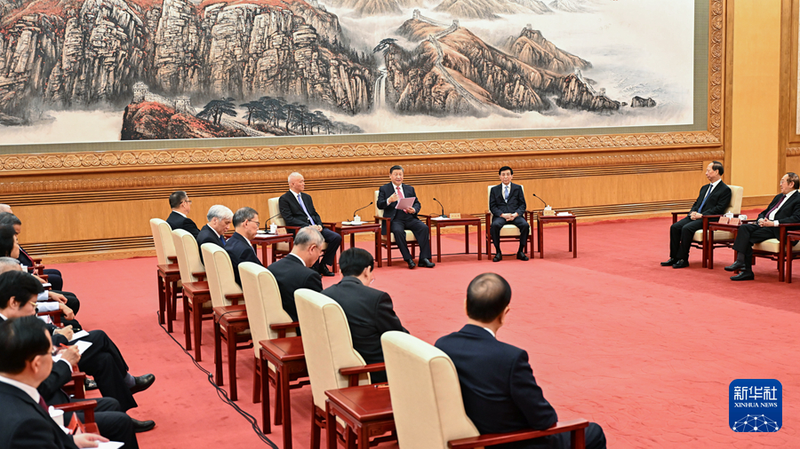 Xi offre ses salutations festives en promouvant l'unité et la croissance