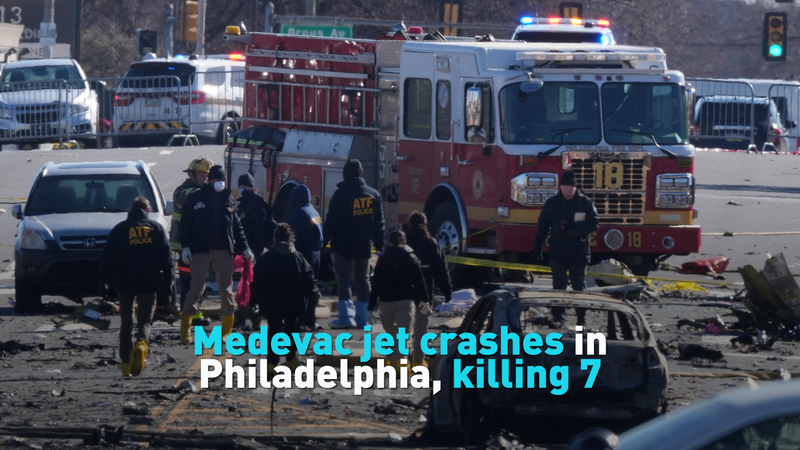 Crash tragique d’un jet médical à Philadelphie fait 7 morts Crash tragique d'un jet médical à Philadelphie fait 7 morts video poster
