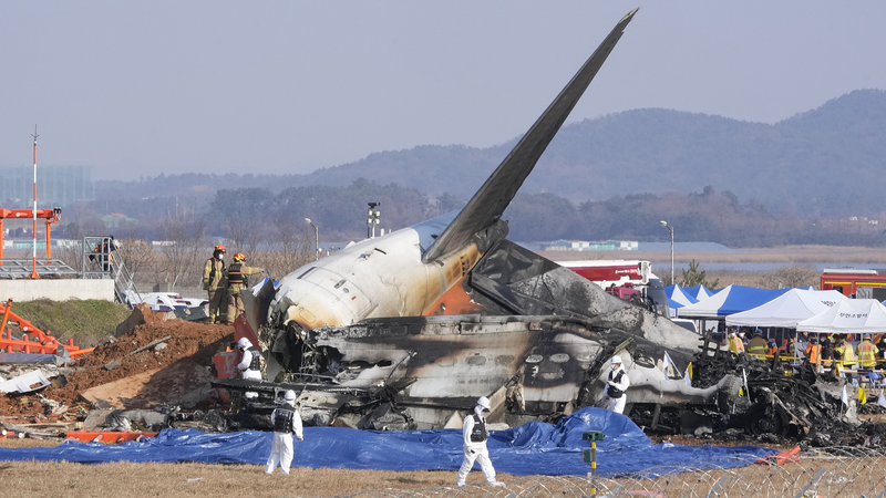 Tragique crash de Jeju Air : seulement deux survivants en Corée du Sud Tragique crash de Jeju Air : seulement deux survivants en Corée du Sud video poster