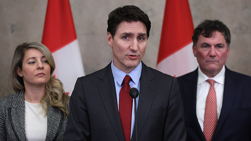 Le Canada riposte avec des tarifs de 25 % sur les importations américaines Le Canada riposte avec des tarifs de 25 % sur les importations américaines