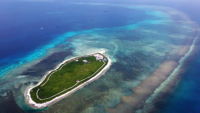 Wang Yi avertit : Les provocations en mer de Chine méridionale se retourneront contre leurs auteurs Wang Yi avertit : Les provocations en mer de Chine méridionale se retourneront contre leurs auteurs video poster