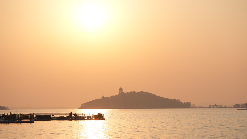Coucher de soleil à couper le souffle à Yuantouzhu marque les débuts du festival de Wuxi Coucher de soleil à couper le souffle à Yuantouzhu marque les débuts du festival de Wuxi