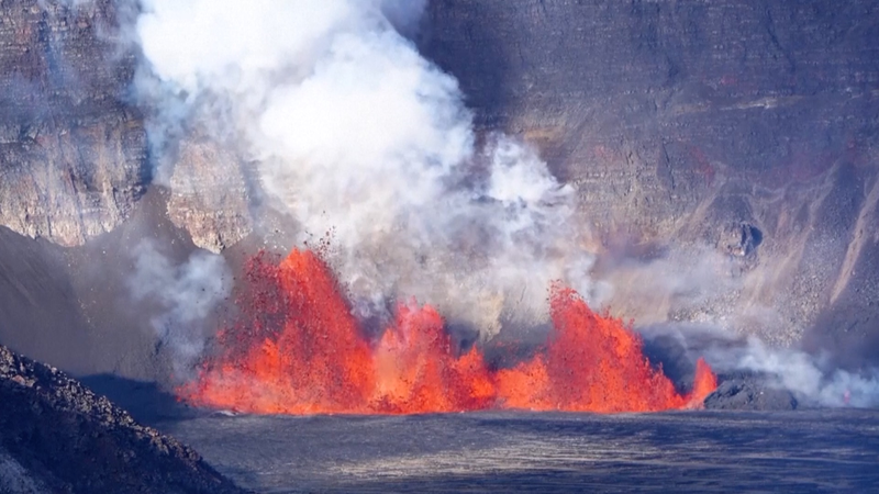 Éruption Spectaculaire : Kilauea Déchaîne de la Lave sur la Grande Île d’Hawaï Éruption Spectaculaire : Kilauea Déchaîne de la Lave sur la Grande Île d'Hawaï video poster
