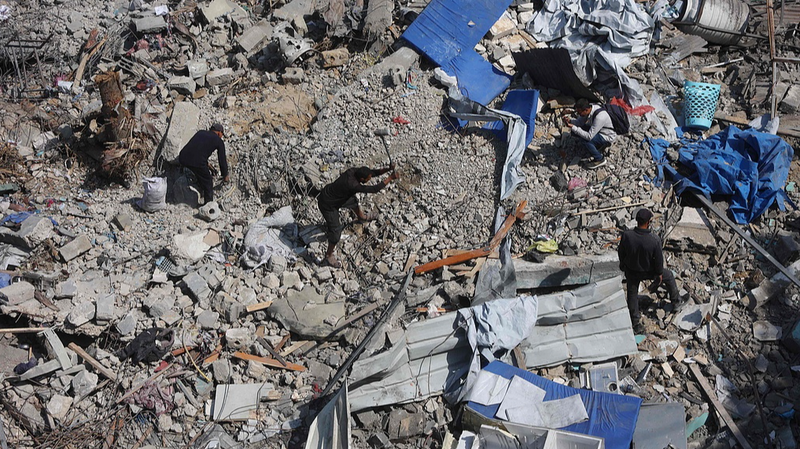 Israël intensifie les frappes sur Gaza après l’effondrement du cessez-le-feu Israël intensifie les frappes sur Gaza après l'effondrement du cessez-le-feu video poster