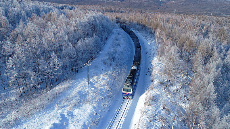 Aventures sous la neige au point le plus au nord de la Chine Aventures_sous_la_neige_au_point_le_plus_au_nord_de_la_Chine video poster