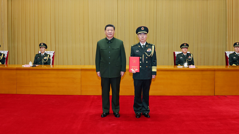 Xi promeut Chen Hui au poste de général lors d'un événement cérémoniel