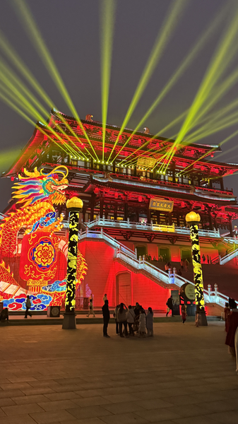 Promenade Nocturne au Tang Paradise à Xi’an Promenade Nocturne au Tang Paradise à Xi'an video poster