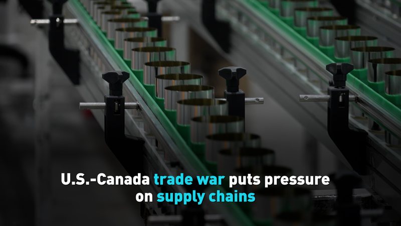 La dispute tarifaire entre les États-Unis et le Canada tend les chaînes d'approvisionnement video poster