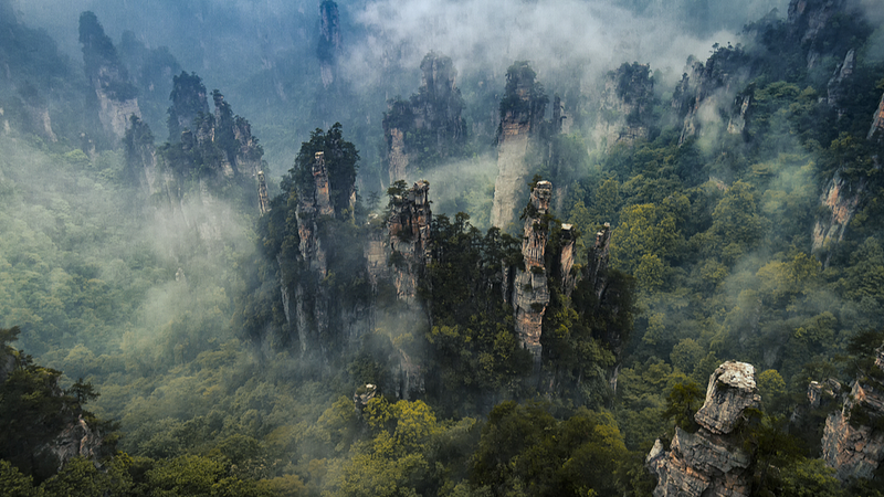 Explorez les montagnes Hallelujah oniriques de Zhangjiajie Explorez_les_montagnes_Hallelujah_oniriques_de_Zhangjiajie video poster