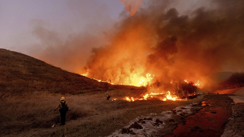 Les incendies ravagent Los Angeles : 10 morts, des milliers de maisons détruites Les incendies ravagent Los Angeles : 10 morts, des milliers de maisons détruites