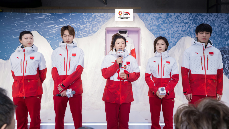 Romance de neige et de glace : uniformes dévoilés pour les Jeux d’hiver asiatiques Romance de neige et de glace : uniformes dévoilés pour les Jeux d'hiver asiatiques