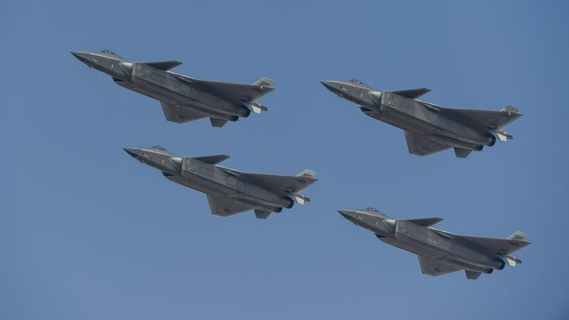 Xi signe un ordre sur les règles révisées de recherche en équipement militaire