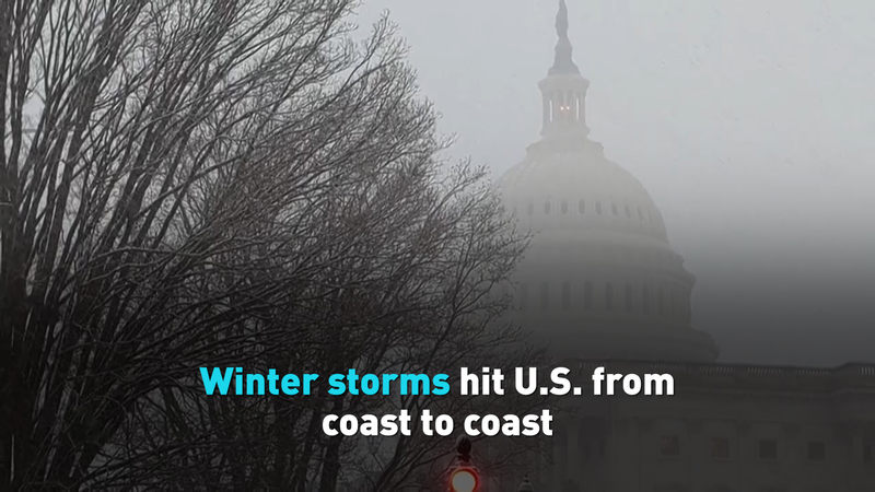 Des tempêtes hivernales balayent les États-Unis d'un bout à l'autre video poster