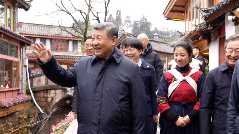 Le président Xi sirote un café du Yunnan dans la vieille ville de Lijiang Le président Xi sirote un café du Yunnan dans la vieille ville de Lijiang video poster