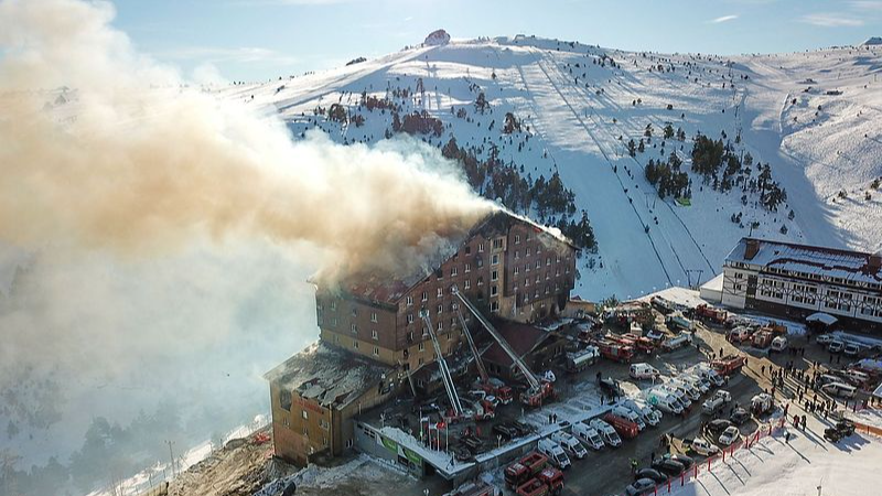 Incendie_tragique_au_complexe_de_ski_Kartalkaya___66_vies_perdues video poster