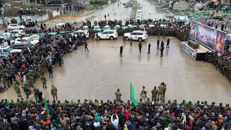 Les États-Unis tiennent des pourparlers secrets avec le Hamas alors que Trump émet un avertissement sévère