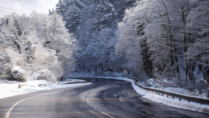 De fortes chutes de neige ferment plus de 2 000 routes en Türkiye De fortes chutes de neige ferment plus de 2 000 routes en Türkiye