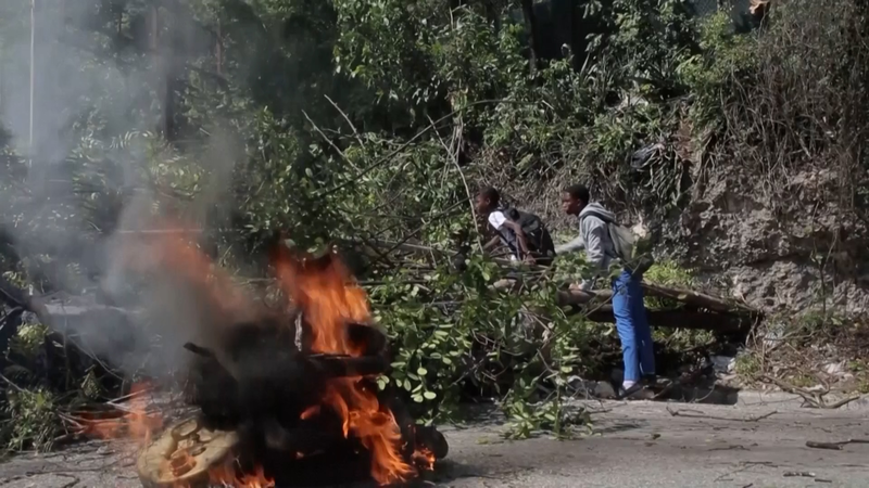 Haïti en Tumulte : Les Gangs Renforcent Leur Emprise video poster
