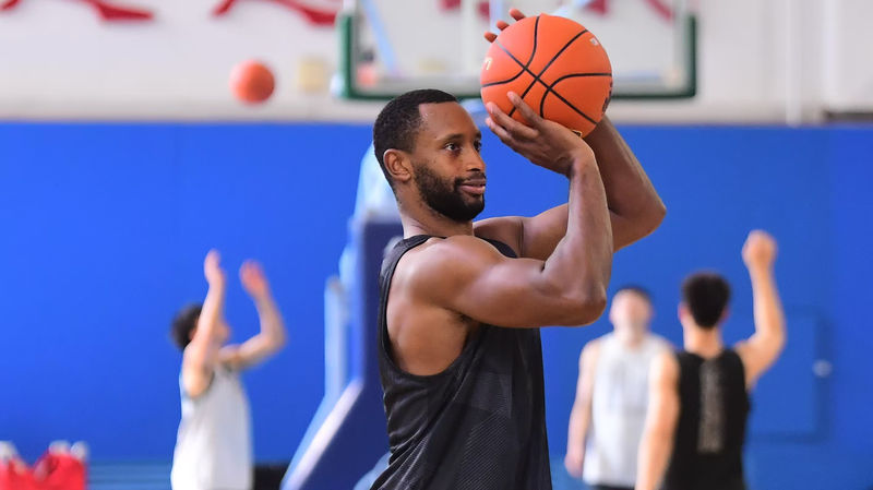 Kyle Fogg : MVP de la CBA parle de triomphes et d’aspirations futures Kyle_Fogg___MVP_de_la_CBA_parle_de_triomphes_et_d_aspirations_futures video poster