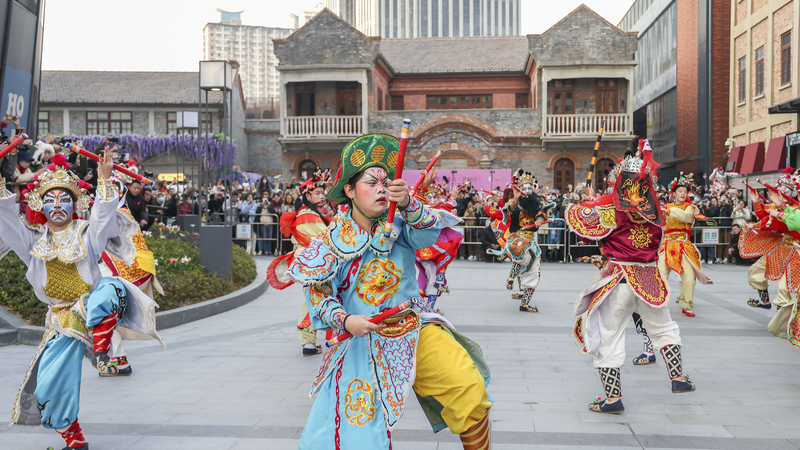 La danse Yingge de Chaoshan illumine le quartier historique de Shanghai La_danse_Yingge_de_Chaoshan_illumine_le_quartier_historique_de_Shanghai