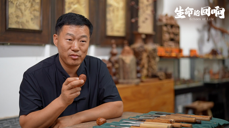 La tradition rencontre l’art moderne : sculpture sur bois de jujube de Yang Yanfei La_tradition_rencontre_l_art_moderne___sculpture_sur_bois_de_jujube_de_Yang_Yanfei