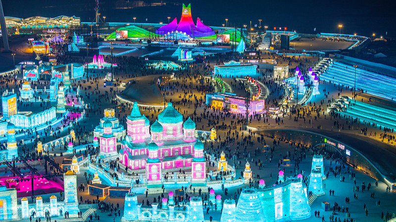 Le_Monde_de_Glace_et_de_Neige_de_Harbin_illumine_la_nuit