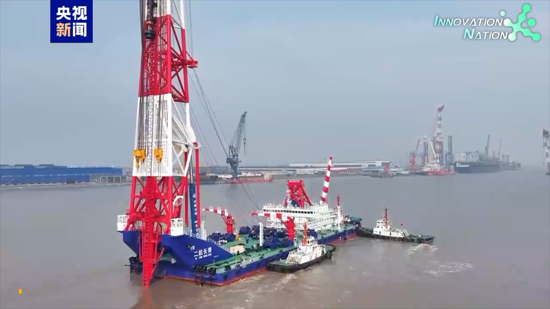 Le plus grand navire de battage de pieux au monde met les voiles pour la construction d’un pont Le_plus_grand_navire_de_battage_de_pieux_au_monde_met_les_voiles_pour_la_construction_d_un_pont video poster
