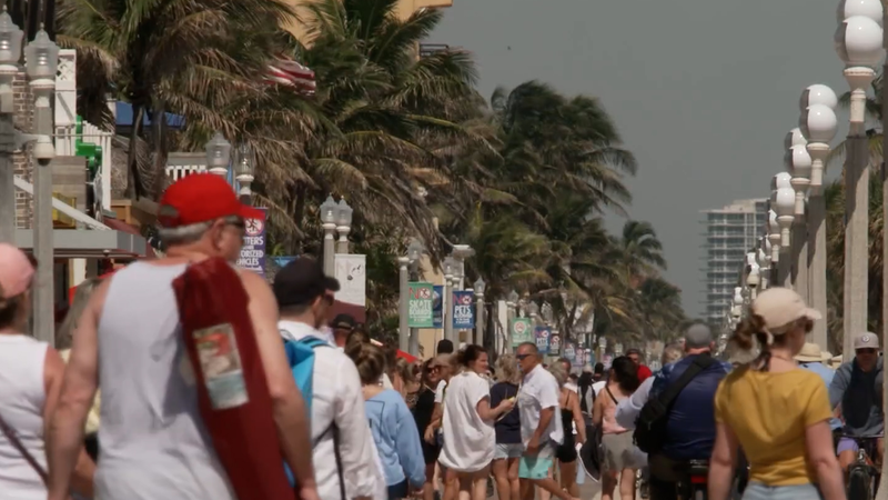 Les tarifs secouent la scène touristique de la Floride Les tarifs secouent la scène touristique de la Floride video poster