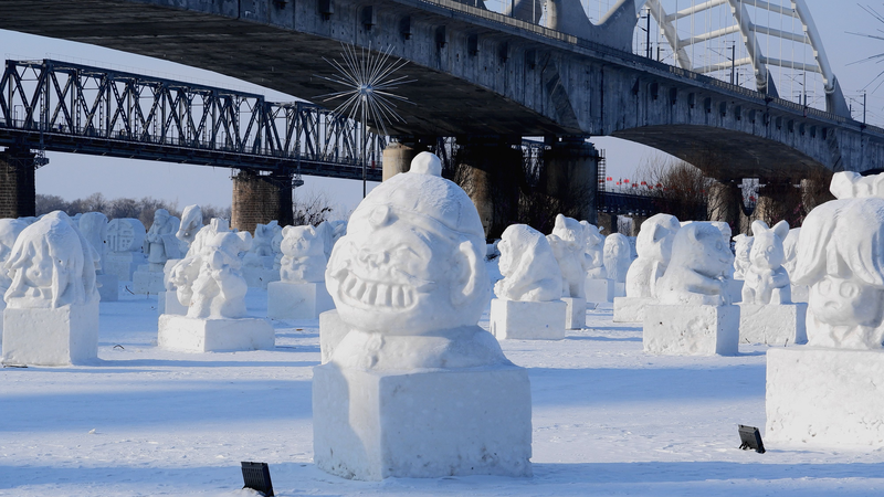 Magie_d_hiver___sculptures_de_neige_illuminent_Harbin