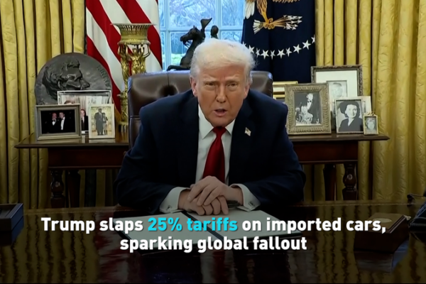 Le tarif de 25 % de Trump sur les voitures importées suscite un débat mondial Le tarif de 25 % de Trump sur les voitures importées suscite un débat mondial video poster