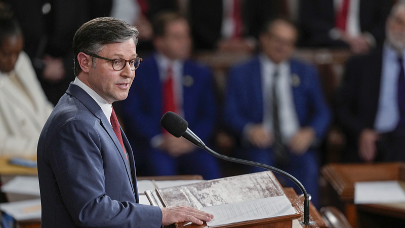 Mike Johnson réélu président de la Chambre au milieu des tensions au sein du GOP