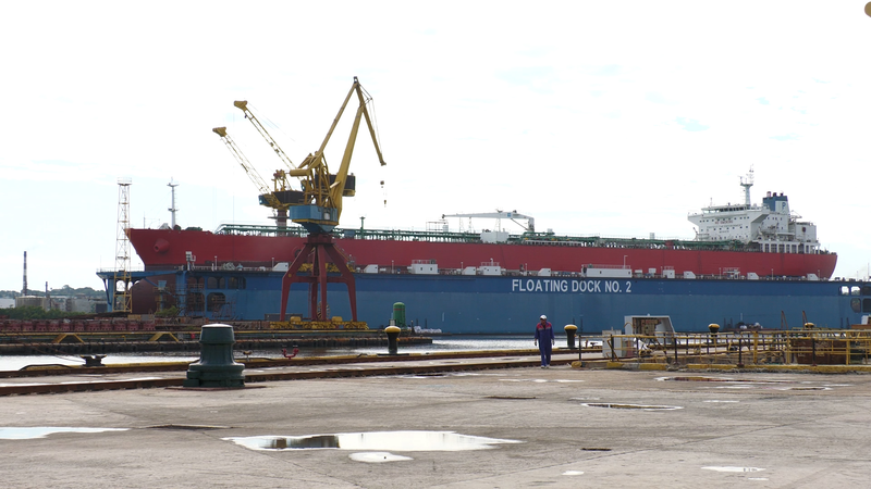 Un quai flottant moderne stimule la croissance à Cuba Un quai flottant moderne stimule la croissance à Cuba video poster