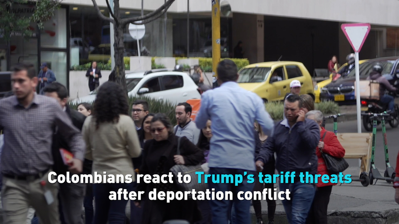 Les Colombiens expriment leur inquiétude face aux menaces de tarifs de Trump et au différend sur les migrants Les Colombiens expriment leur inquiétude face aux menaces de tarifs de Trump et au différend sur les migrants video poster