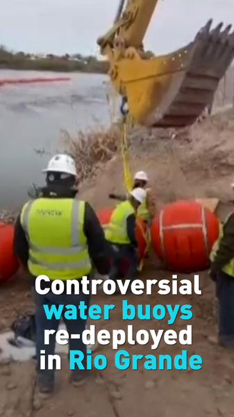 Les bouées aquatiques controversées suscitent un débat à la frontière du Texas Les bouées aquatiques controversées suscitent un débat à la frontière du Texas video poster