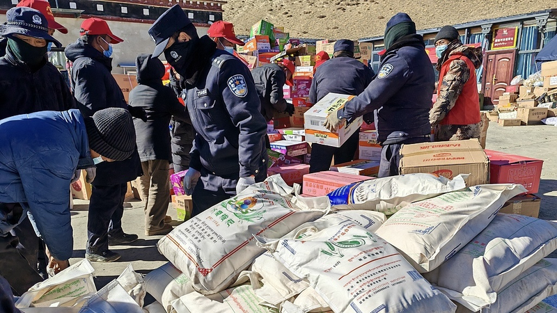 Manifestations de secours à l'échelle nationale pour le tremblement de terre au Xizang video poster