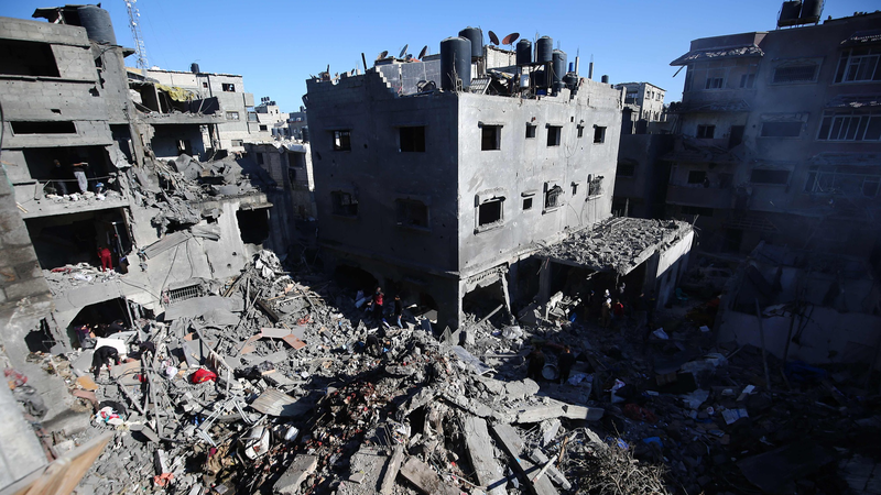 Escalade à Gaza : Une frappe aérienne tue un dirigeant éminent du Hamas et sa femme