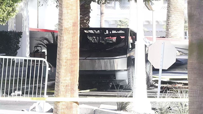 Explosion du Tesla Cybertruck devant l’hôtel de Trump à Las Vegas déclenche une enquête Explosion du Tesla Cybertruck devant l'hôtel de Trump à Las Vegas déclenche une enquête video poster
