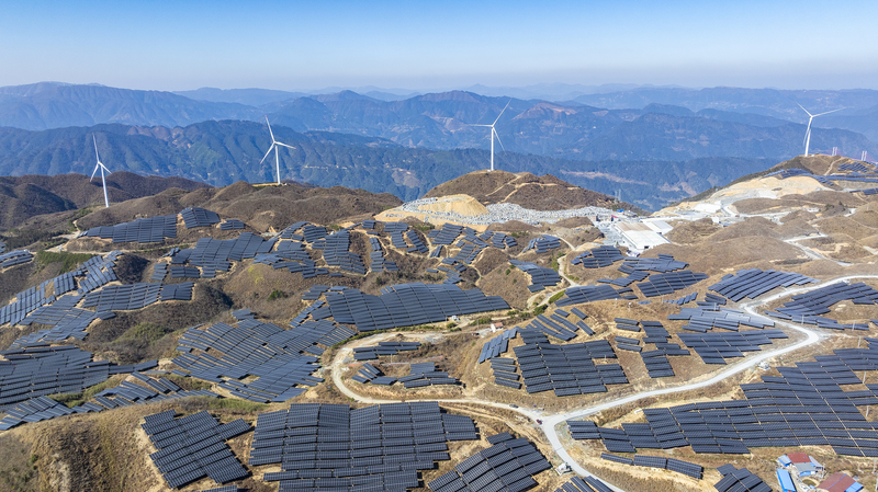 Davos 2025 : La Chine mène une audacieuse transition verte