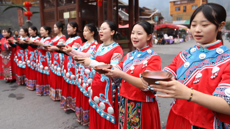 Tujia embrassent la tradition ‘Gan Nian’ vieille de 400 ans à Guizhou Tujia embrassent la tradition 'Gan Nian' vieille de 400 ans à Guizhou