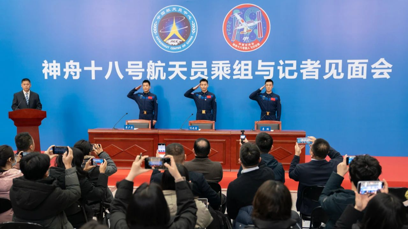 Les astronautes de Shenzhou-18 tiennent leur première conférence de presse après la mission spatiale Les astronautes de Shenzhou-18 tiennent leur première conférence de presse après la mission spatiale