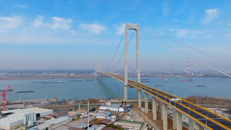 Un nouveau pont sur le fleuve Yangtze s’ouvre, reliant des villes Un_nouveau_pont_sur_le_fleuve_Yangtze_s_ouvre__reliant_des_villes video poster