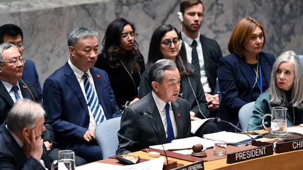 Wang Yi appelle à une gouvernance mondiale équitable
