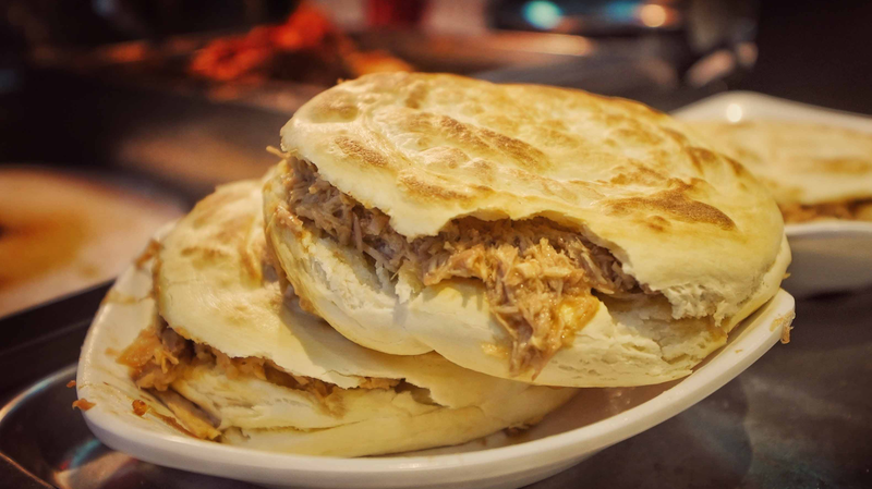 Goûtez à l'histoire : Découvrez le Roujiamo, ancien sandwich à la viande